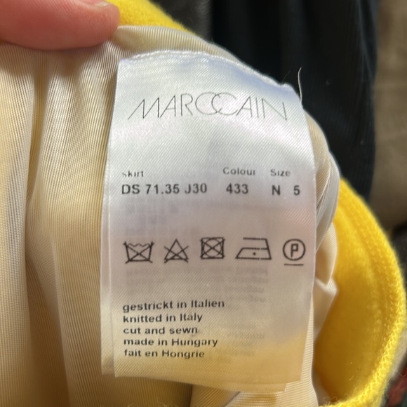 100% wool, fully lined Marc Cain Sport fun yellow skirt. Excellent condition. N5 - Picture 6 of 6